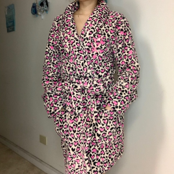 Victoria’s Secret leopard cozy robe - Picture 1 of 4